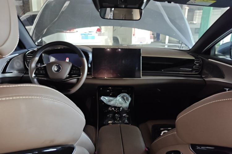 Used BYD Han 2022 DM-i 121KM Luxury Model Center Console