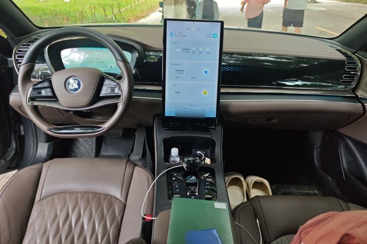 Used BYD Han 2022 DM-i 121KM Luxury Model Center Console