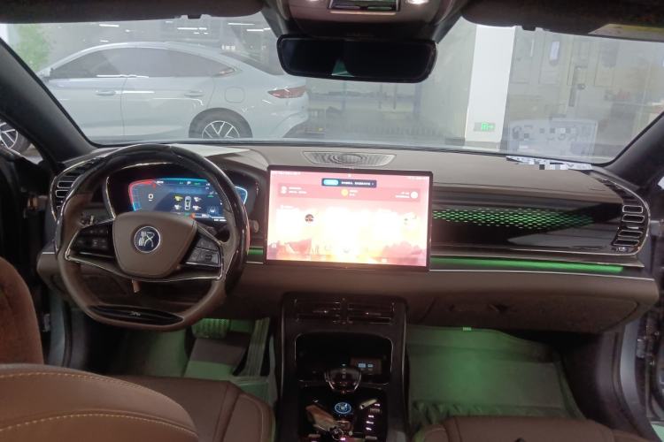 Used BYD Han 2022 DM-i 121KM Luxury Model Center Console