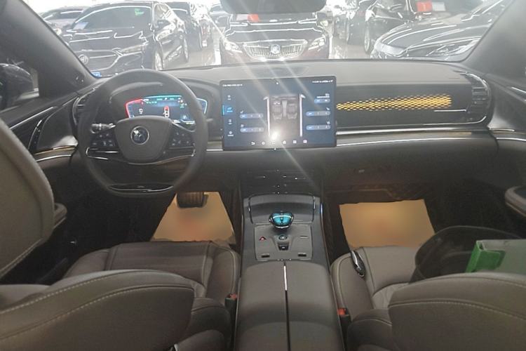 Used BYD Han 2022 EV Genesis Edition 715 km Front-Wheel-Drive Flagship Model Center Console