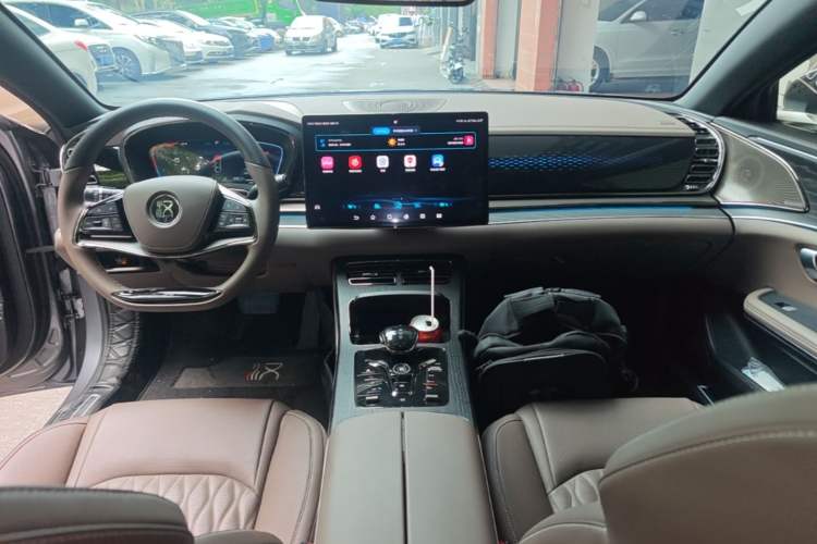 Used BYD Han 2022 DM-i 121KM Luxury Model Center Console
