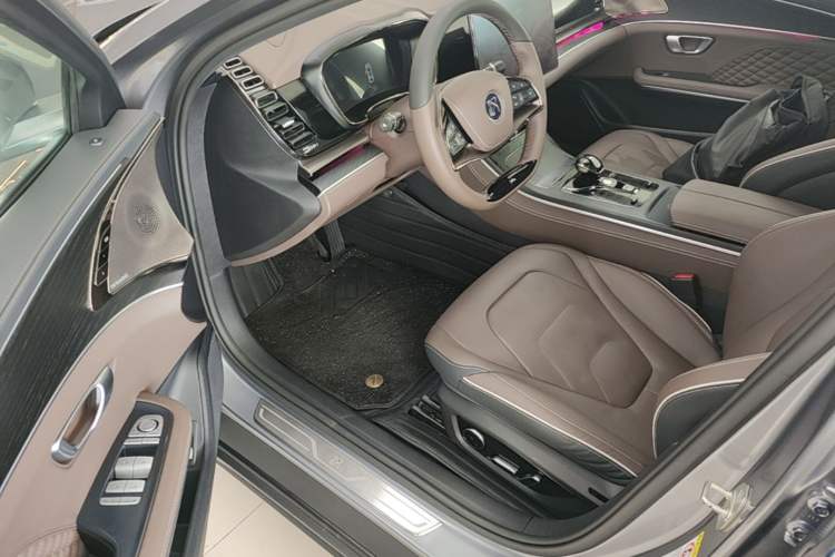Used BYD Han 2022 DM-i 121KM Luxury Model Driver Seat