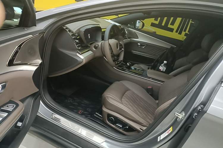 Used BYD Han 2022 EV Genesis Edition 715KM Front-Wheel-Drive Prestige Model Driver Seat