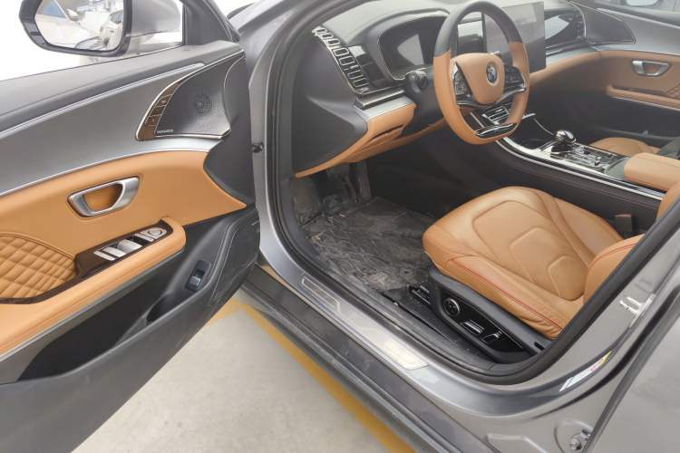 Used BYD Han 2022 EV Genesis Edition 715KM Front-Wheel-Drive Prestige Model Driver Seat