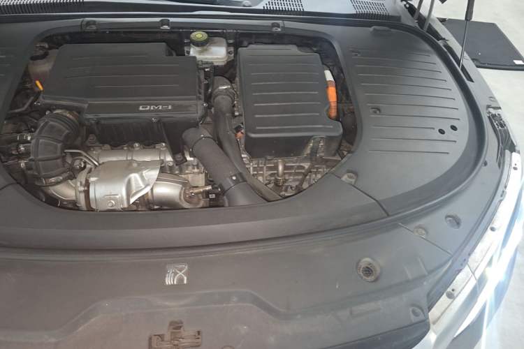 Used BYD Han 2022 DM-i 121KM Luxury Model Engine Bay Left