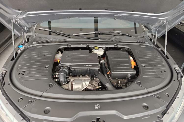 Used BYD Han 2022 DM-i 121KM Luxury Model Engine Bay
