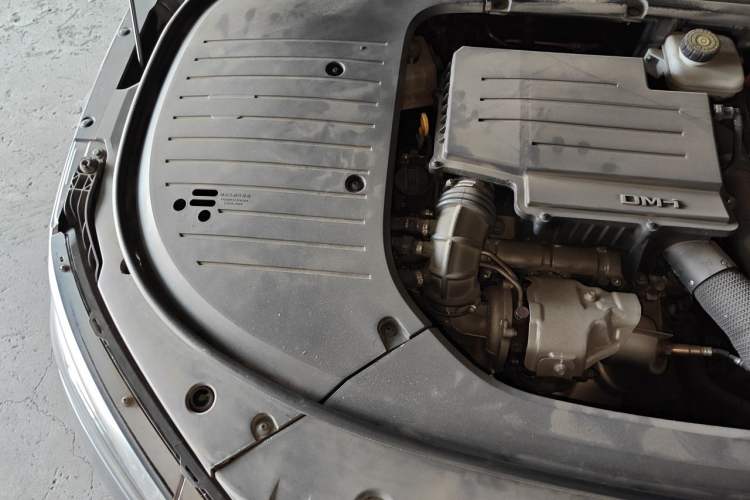Used BYD Han 2022 DM-i 121KM Luxury Model Engine Bay Right