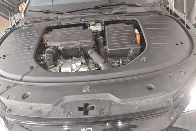 Used BYD Han 2022 DM-i 121KM Luxury Model Engine Bay