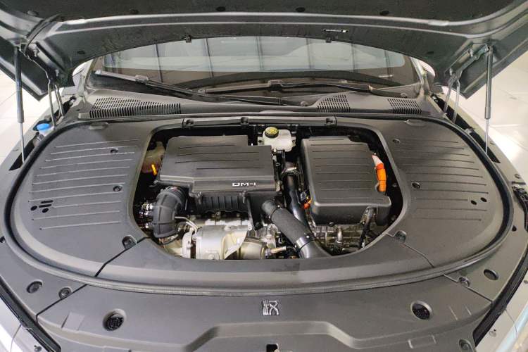 Used BYD Han 2022 DM-i 121KM Luxury Model Engine Bay
