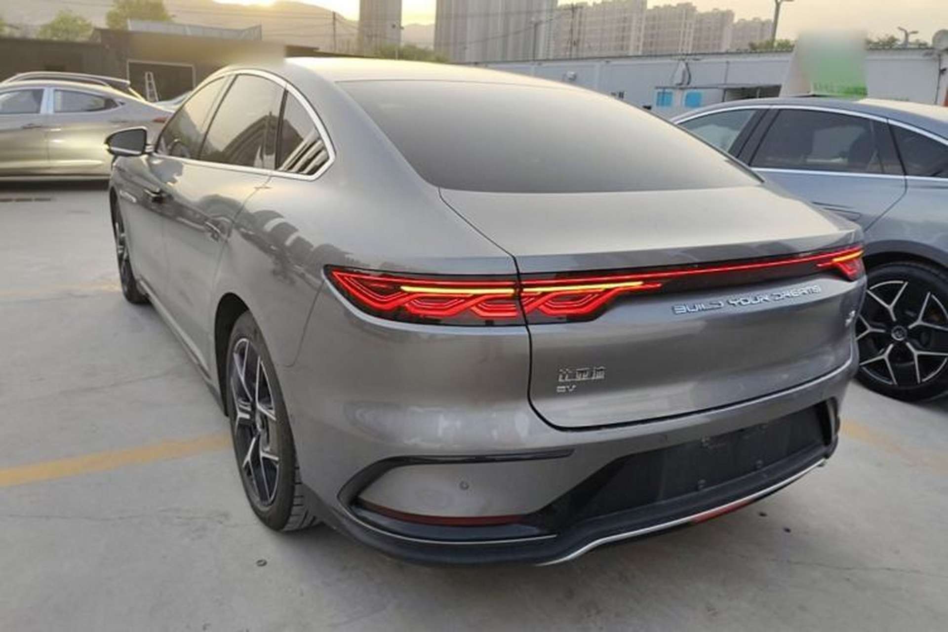 Used BYD Han 2022 EV Genesis Edition 715 km Front-Wheel-Drive Flagship Model Exterior 2