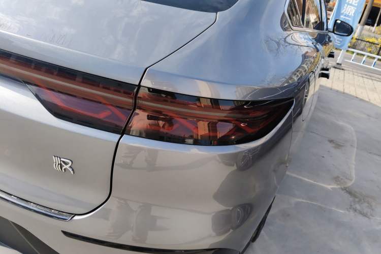 Used BYD Han 2022 EV Genesis Edition 715KM Front-Wheel-Drive Prestige Model Exterior 3