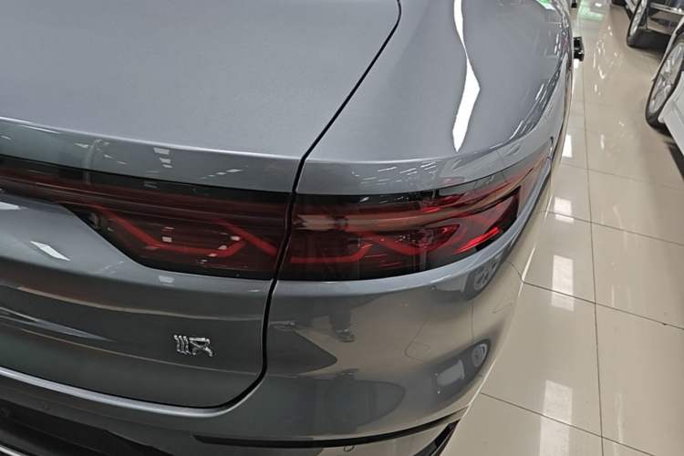 Used BYD Han 2022 DM-i 121KM Prestige Model Exterior 3