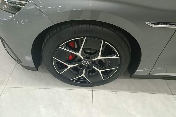 Used BYD Han 2022 EV Genesis Edition 715KM Front-Wheel-Drive Prestige Model Exterior 4