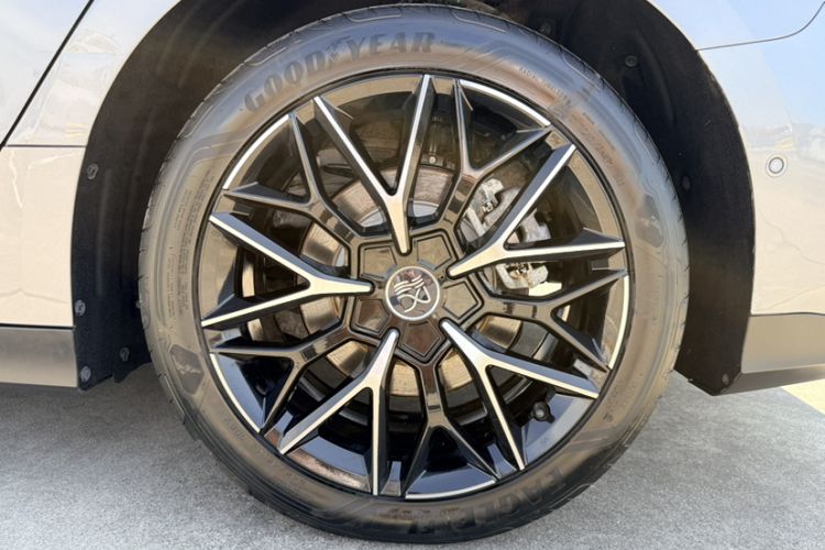 Used BYD Han 2022 DM-p 202km Four-Wheel Drive Flagship Model Exterior 4