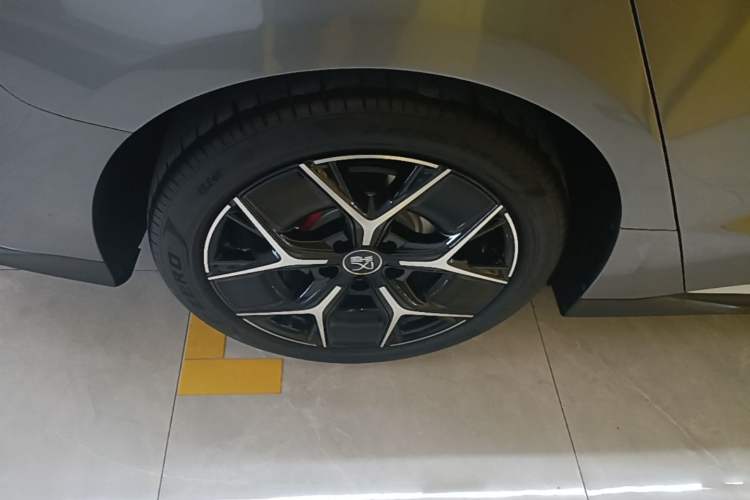 Used BYD Han 2022 EV Genesis Edition 715KM Front-Wheel-Drive Prestige Model Exterior 5