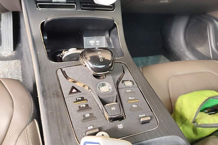 Used BYD Han 2022 EV Genesis Edition 715 km Front-Wheel-Drive Flagship Model Gear Lever