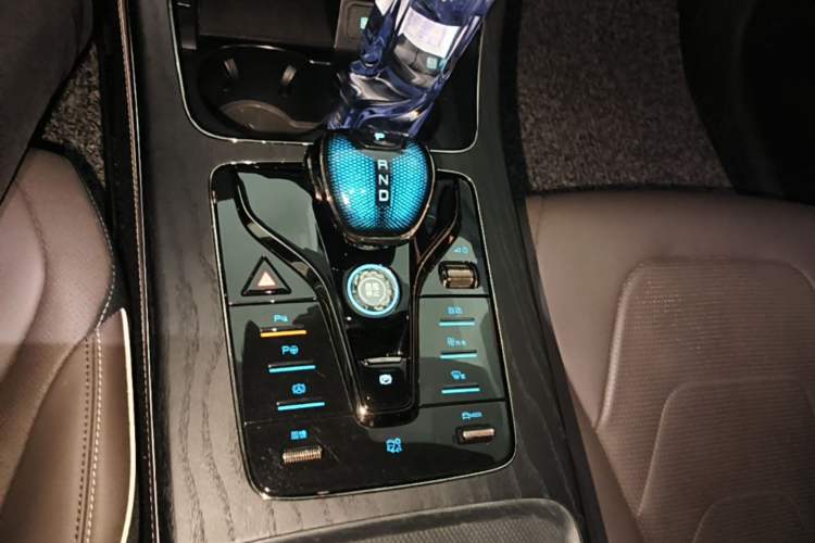 Used BYD Han 2022 EV Genesis Edition 715 km Front-Wheel-Drive Flagship Model Gear Lever