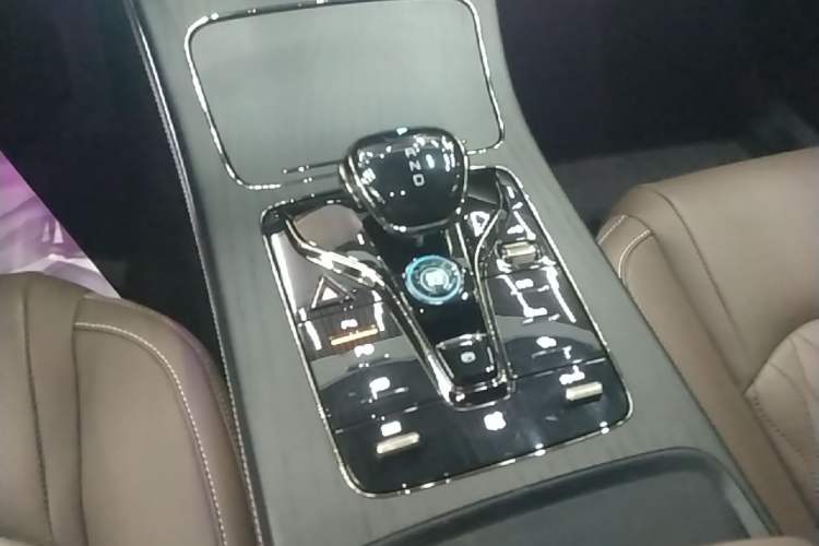 Used BYD Han 2022 EV Genesis Edition 715 km Front-Wheel-Drive Flagship Model Gear Lever