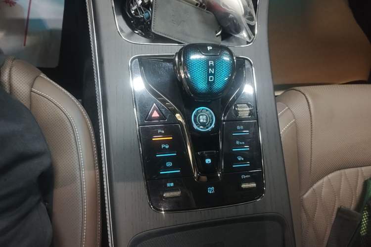 Used BYD Han 2022 EV Genesis Edition 715KM Front-Wheel-Drive Prestige Model Gear Lever