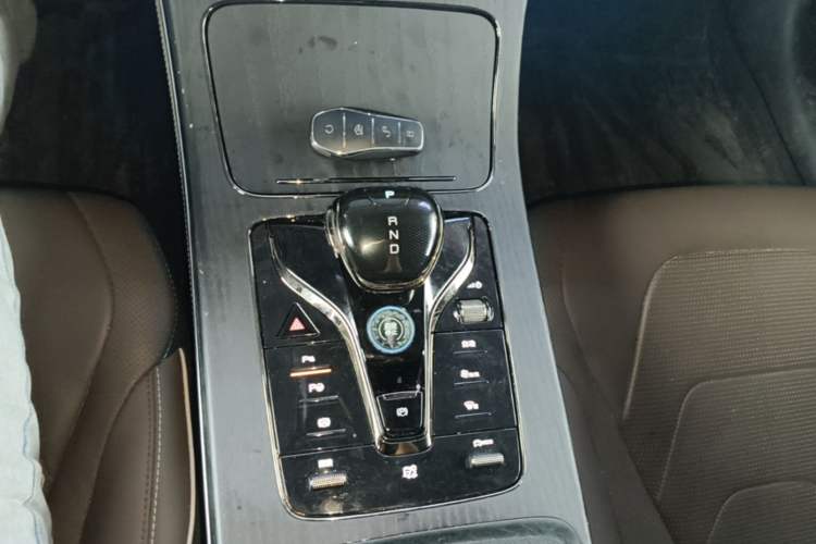 Used BYD Han 2022 EV Genesis Edition 715 km Front-Wheel-Drive Flagship Model Gear Lever