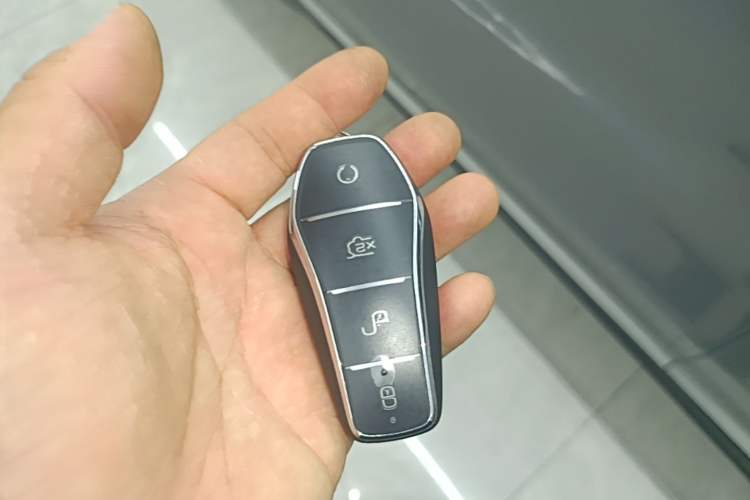 Used BYD Han 2022 EV Genesis Edition 715KM Front-Wheel-Drive Prestige Model Interior 1