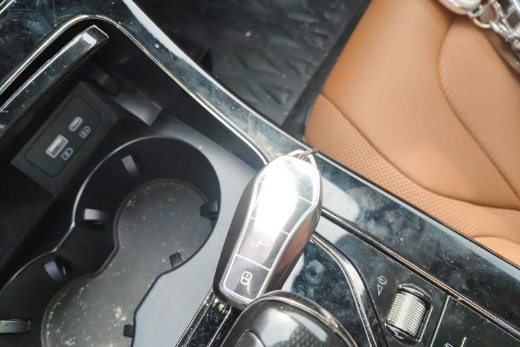 Used BYD Han 2022 EV Genesis Edition 715KM Front-Wheel-Drive Prestige Model Interior 1