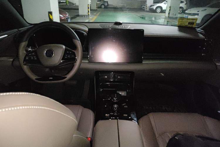 Used BYD Han 2022 DM-i 121KM Prestige Model Interior 2