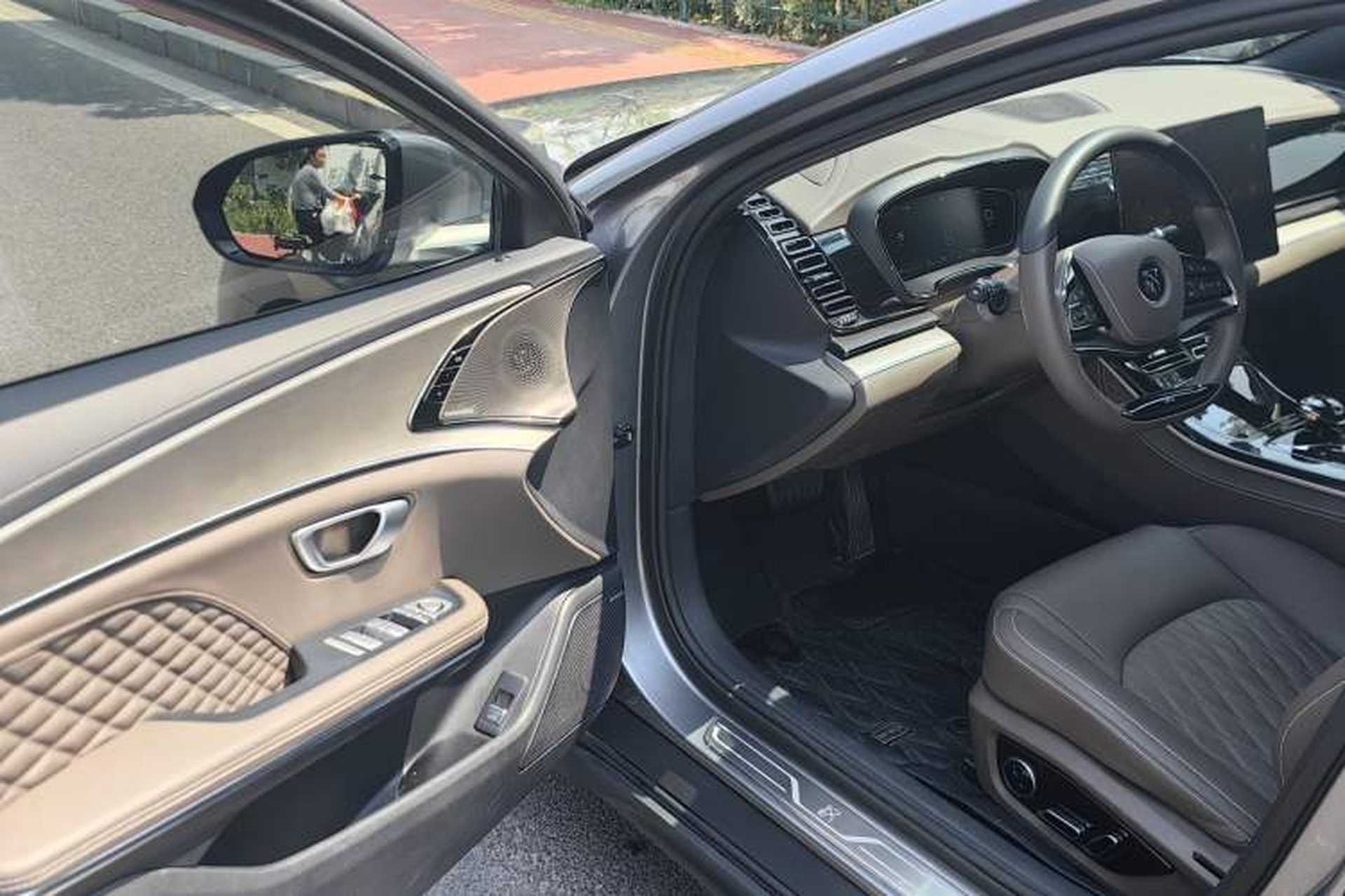 Used BYD Han 2022 DM-i 121KM Prestige Model Interior 4