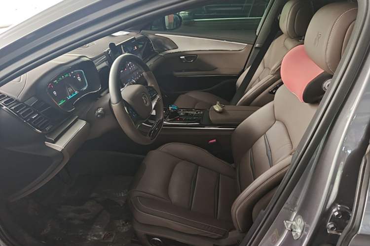 Used BYD Han 2022 EV Genesis Edition 715KM Front-Wheel-Drive Prestige Model Left Front Seat