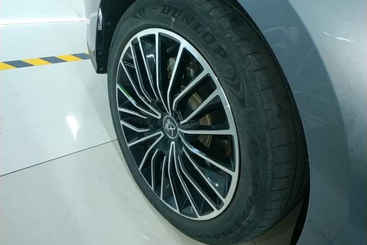 Used BYD Han 2022 DM-i 121KM Luxury Model Left Front Wheel Hub