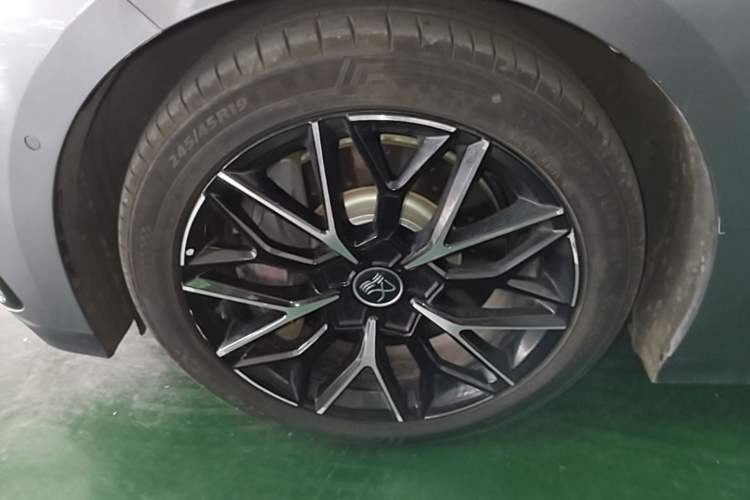 Used BYD Han 2022 EV Genesis Edition 610KM All-Wheel Drive Premium Model Left Front Wheel Hub