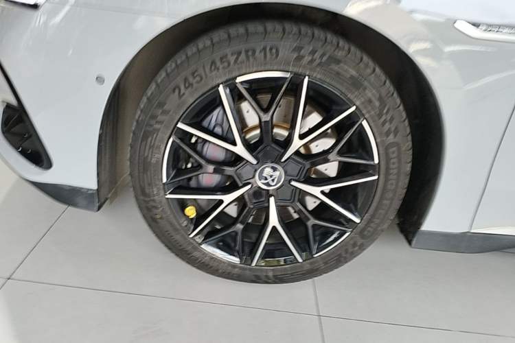 Used BYD Han 2022 DM-p 202km Four-Wheel Drive Flagship Model Left Front Wheel Hub