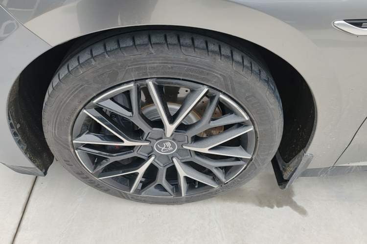 Used BYD Han 2022 EV Genesis Edition 610KM All-Wheel Drive Premium Model Left Front Wheel Hub