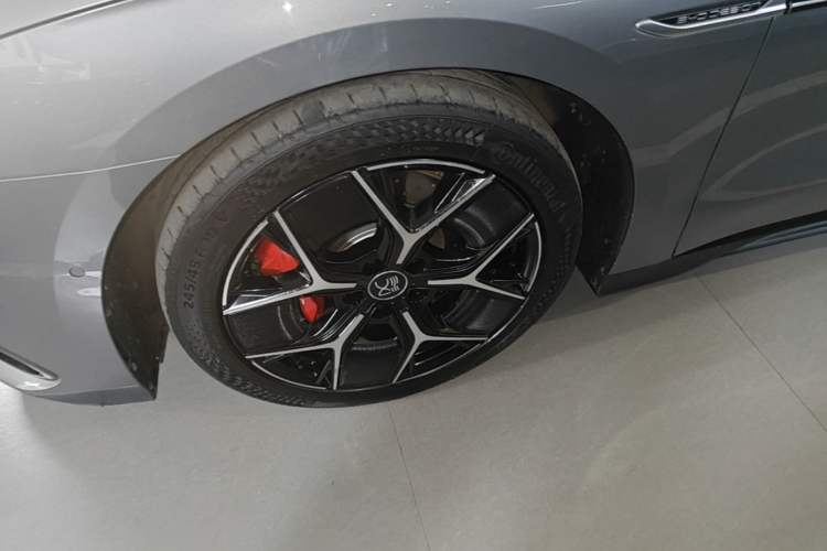 Used BYD Han 2022 DM-i 242km Flagship Model Left Front Wheel Hub