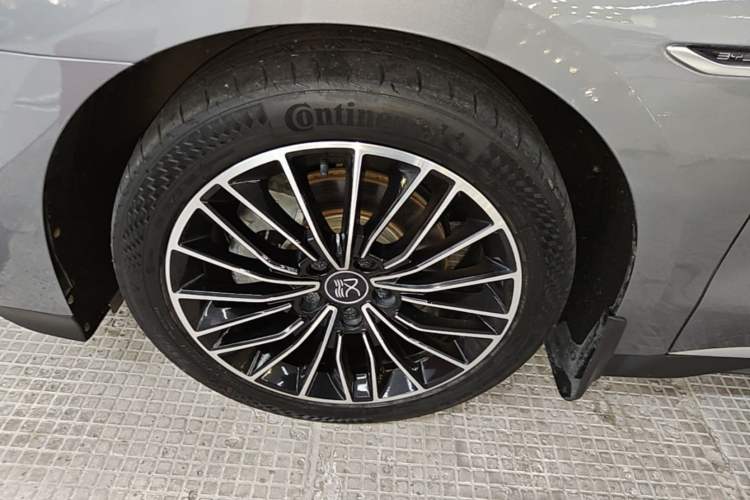 Used BYD Han 2022 DM-i 121KM Prestige Model Left Front Wheel Hub