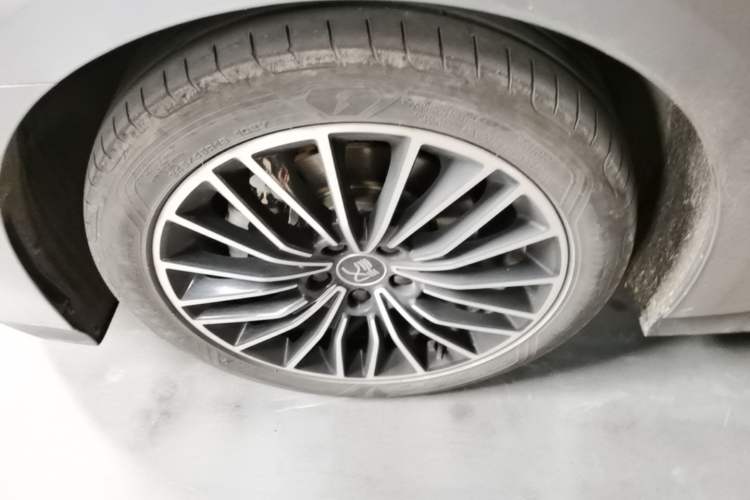 Used BYD Han 2022 DM-i 121KM Luxury Model Left Front Wheel Hub