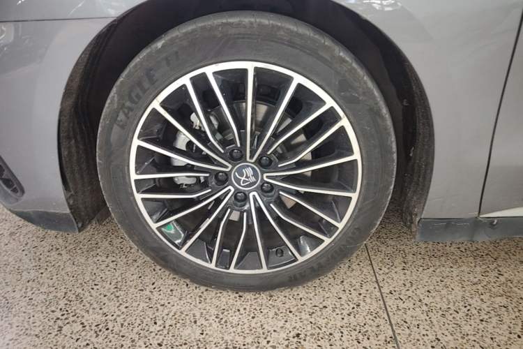 Used BYD Han 2022 DM-i 121KM Luxury Model Left Front Wheel Hub