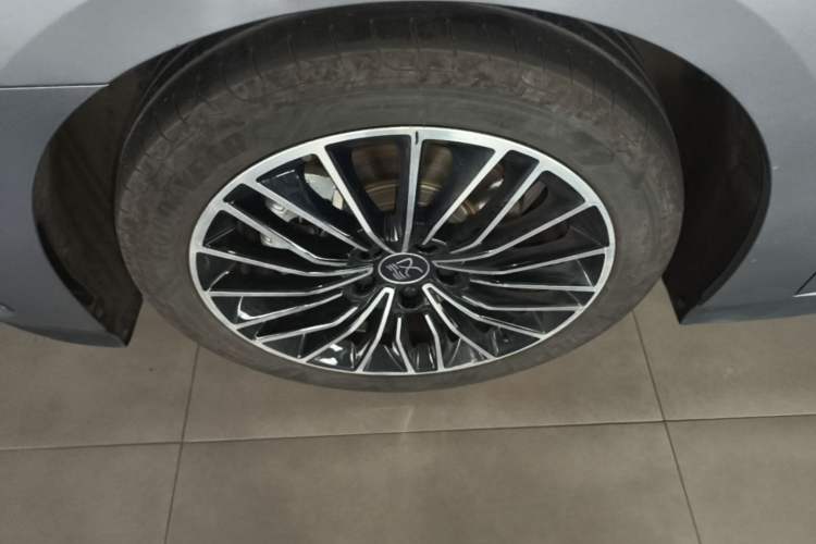 Used BYD Han 2022 DM-i 121KM Luxury Model Left Front Wheel Hub