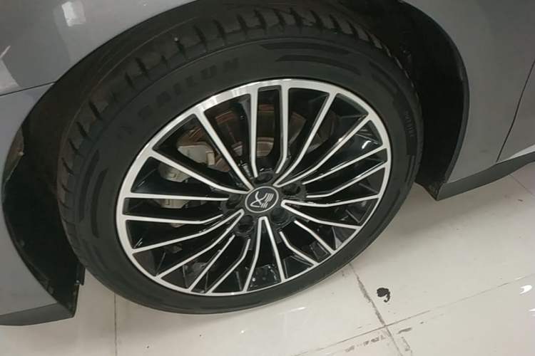 Used BYD Han 2022 DM-i 121KM Prestige Model Left Front Wheel Hub