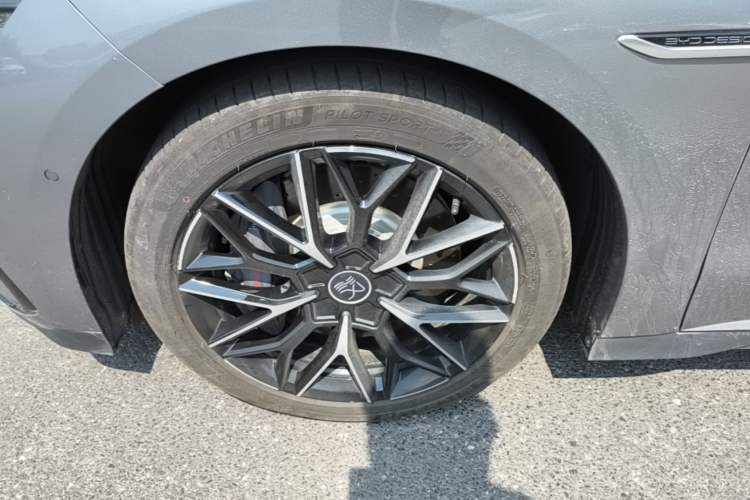 Used BYD Han 2022 EV Genesis Edition 610KM All-Wheel Drive Premium Model Left Front Wheel Hub