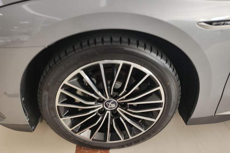 Used BYD Han 2022 DM-i 121KM Luxury Model Left Front Wheel Hub