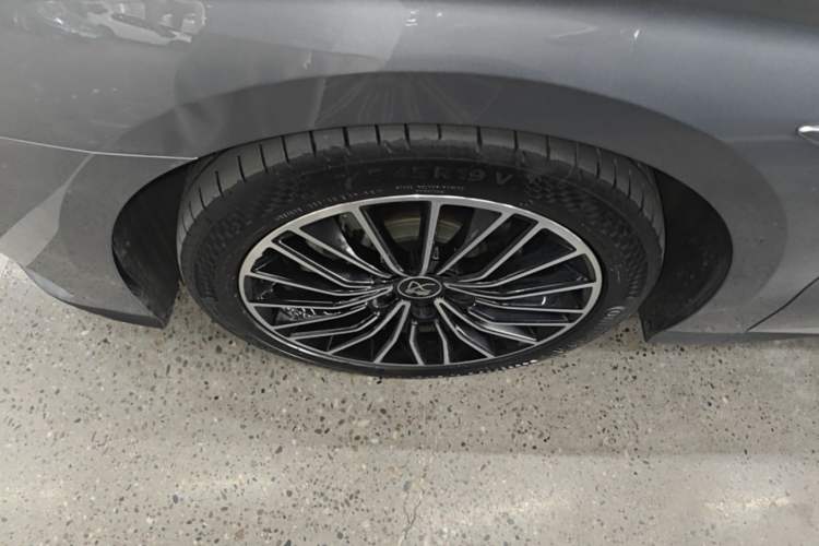 Used BYD Han 2022 DM-i 121KM Prestige Model Left Front Wheel Hub
