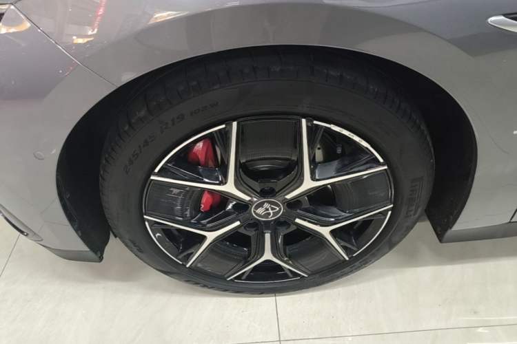 Used BYD Han 2022 EV Genesis Edition 715 km Front-Wheel-Drive Flagship Model Left Front Wheel Hub
