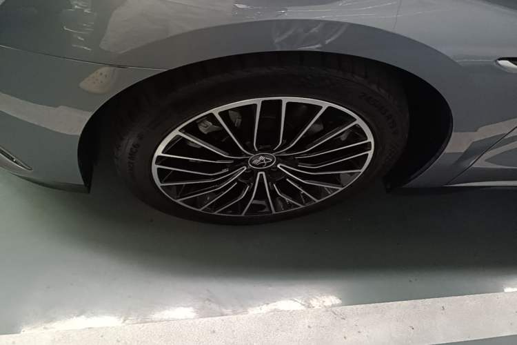 Used BYD Han 2022 DM-i 121KM Prestige Model Left Front Wheel Hub
