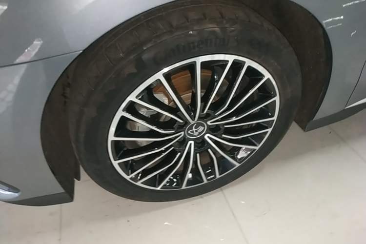 Used BYD Han 2022 DM-i 121KM Luxury Model Left Front Wheel Hub