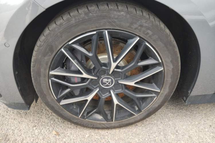 Used BYD Han 2022 EV Genesis Edition 610KM All-Wheel Drive Premium Model Left Front Wheel Hub