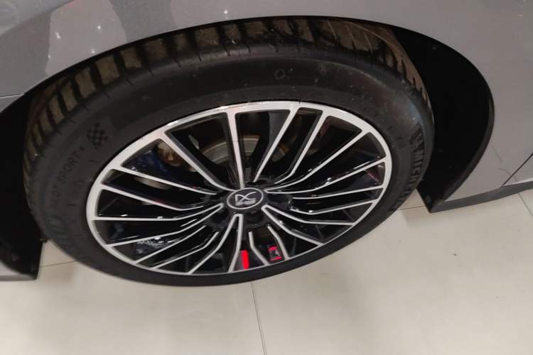 Used BYD Han 2022 DM-i 121KM Luxury Model Left Front Wheel Hub