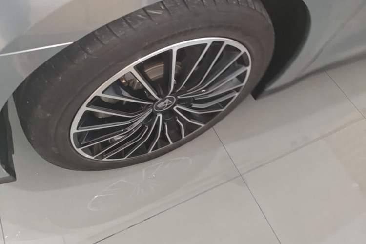 Used BYD Han 2022 DM-i 121KM Luxury Model Left Front Wheel Hub