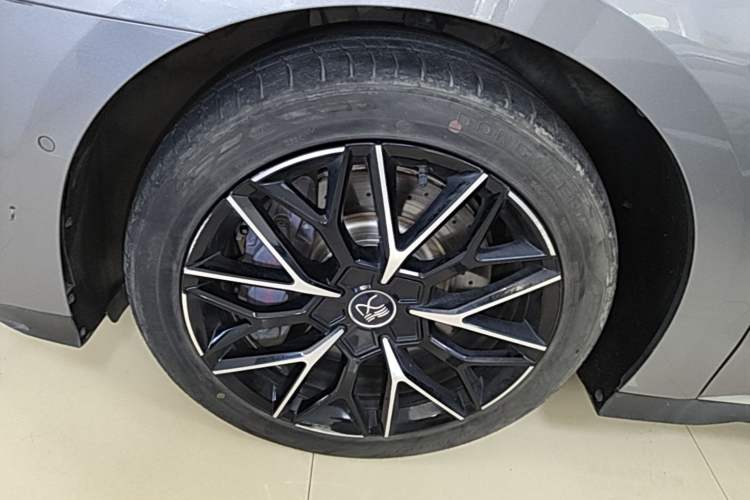 Used BYD Han 2022 DM-p 202km Four-Wheel Drive Flagship Model Left Front Wheel Hub