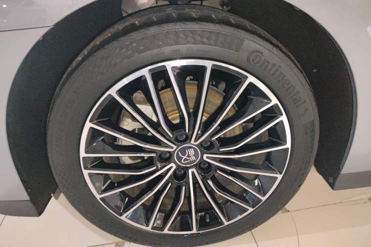 Used BYD Han 2022 DM-i 121KM Luxury Model Left Front Wheel Hub
